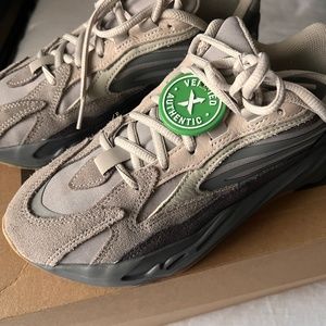 Adidas Yeezy 700 V2 Tephra’s